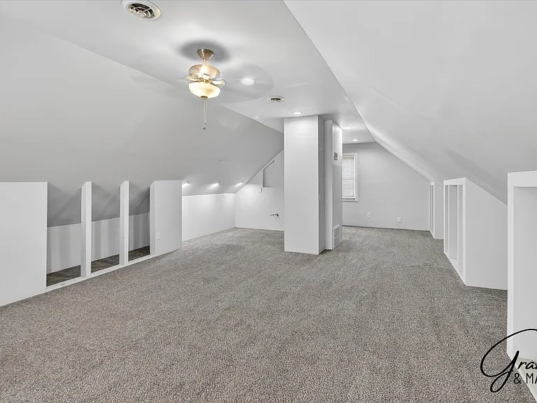 2315 Yemans St — Photo 22
