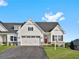 1049 Black Sands Dr, Jeannette, PA