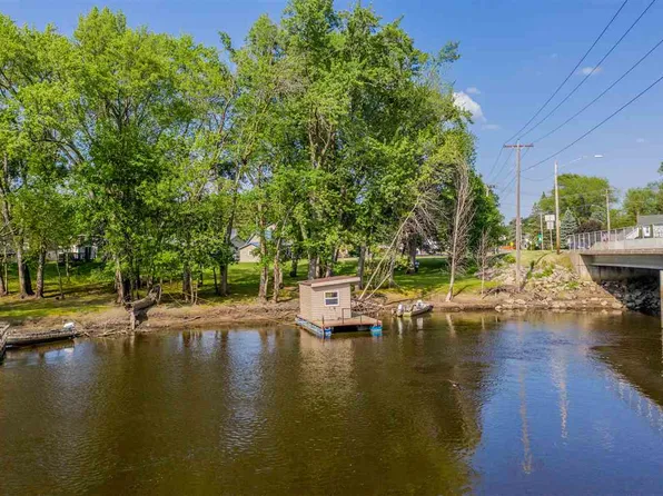 N5679 Island St, Shiocton, WI 54170