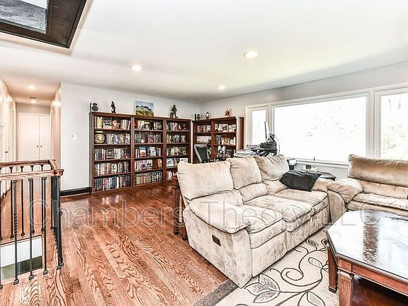 3rd image of 1328 N Ivanhoe St