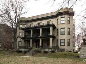 432 Kensington Ct, Louisville, KY