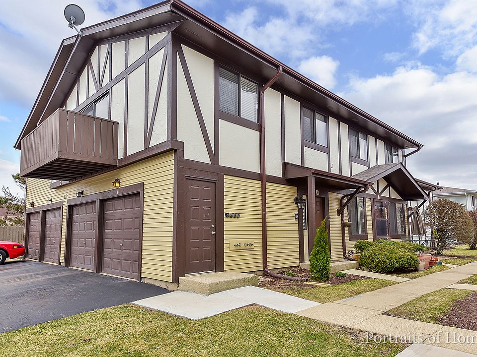 1st image of 29W553 Winchester Cir S Unit 4