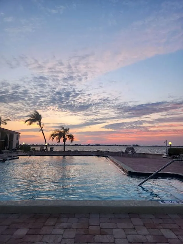 2 bed, $4,000 — Photo 2