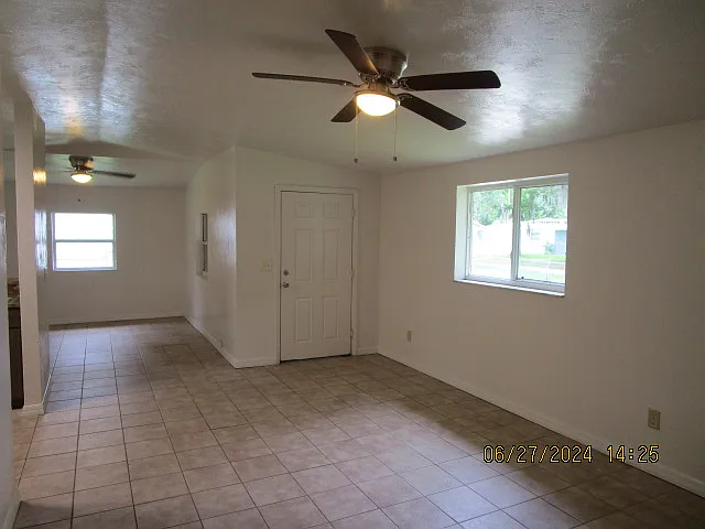 Elsie Ave 446 - 1 — Photo 3