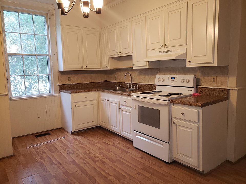 2nd image of 207 Carolina St APT A