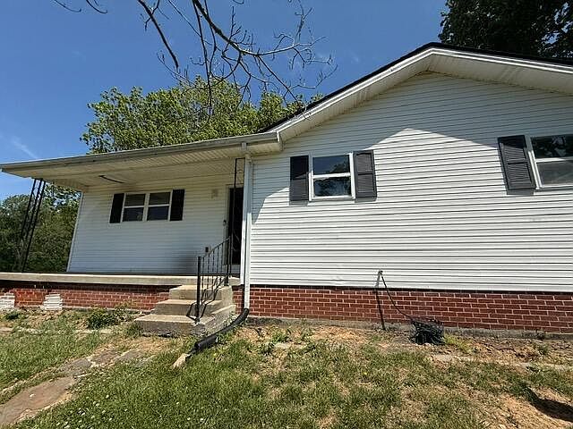 1st image of 3824 Hickory Nut Rd