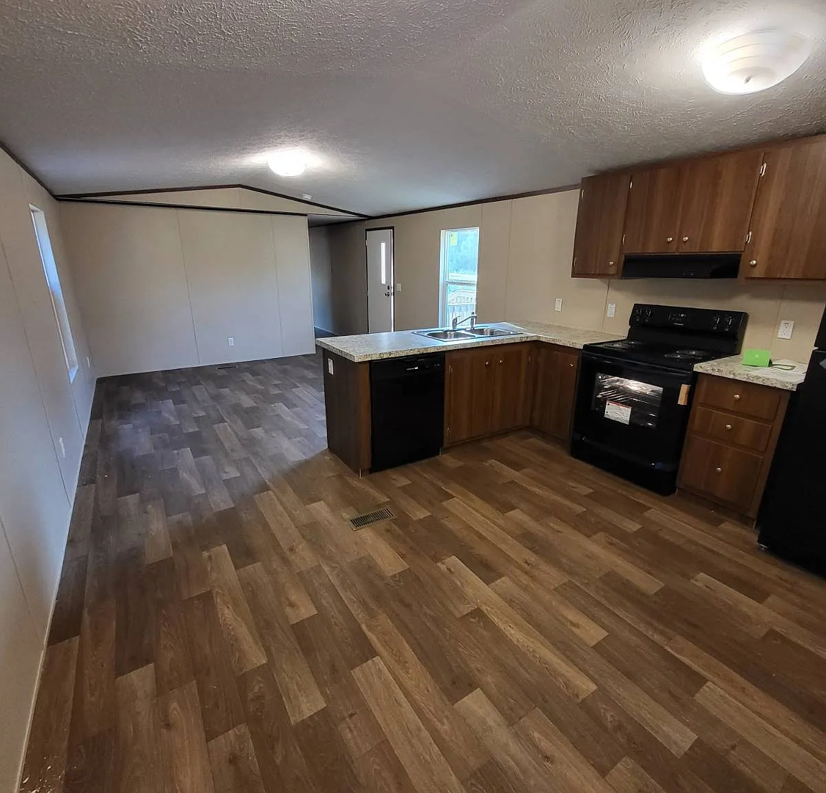 3 bed, 2.0 bath, $600 — Photo 3