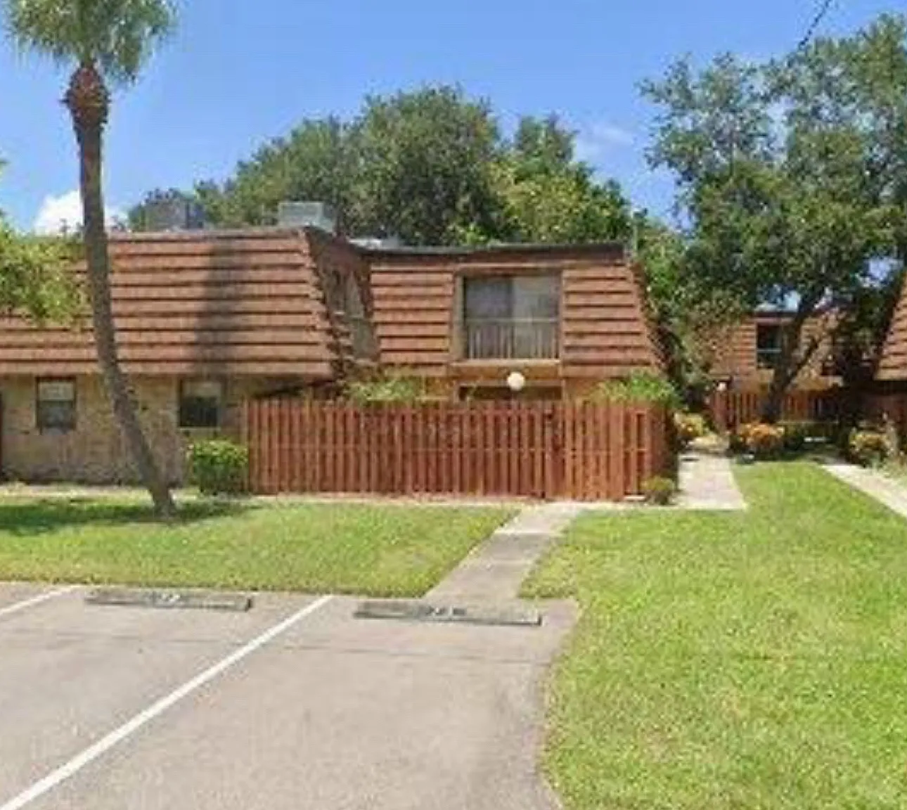2 bed, 1.5 bath, 1328 sqft, $1,750 — Photo 1