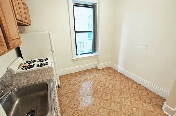 Rented by Jonis Realty | media 4