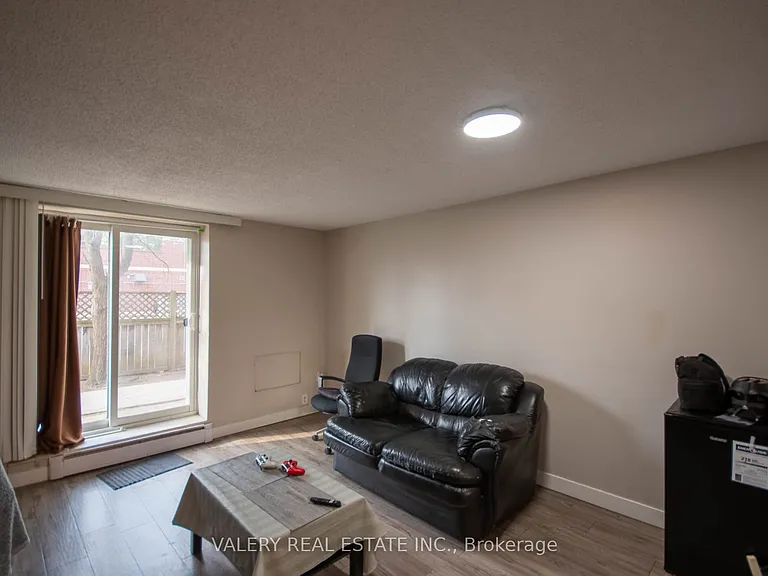 626 1st St #101 — Photo 7