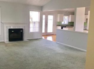 21 Carriage Trl, Middletown, RI 02842