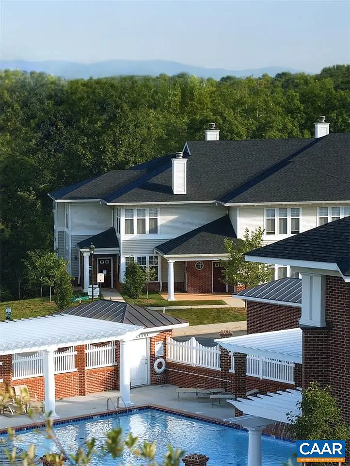 1 bed, 1.0 bath, 877 sqft, $1,645 — Photo 4