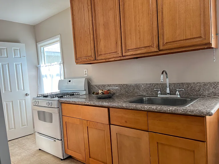 5575 1/2 Angelus Ave — Photo 18