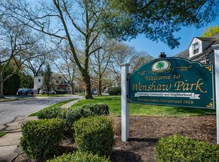 11 Earl Dr, Merrick, NY 11566