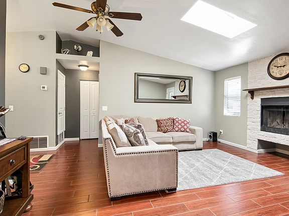 4th image of 5851 N Edenbrook Ln