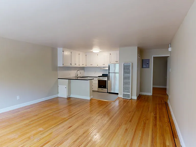 600 Oak Street — Photo 4