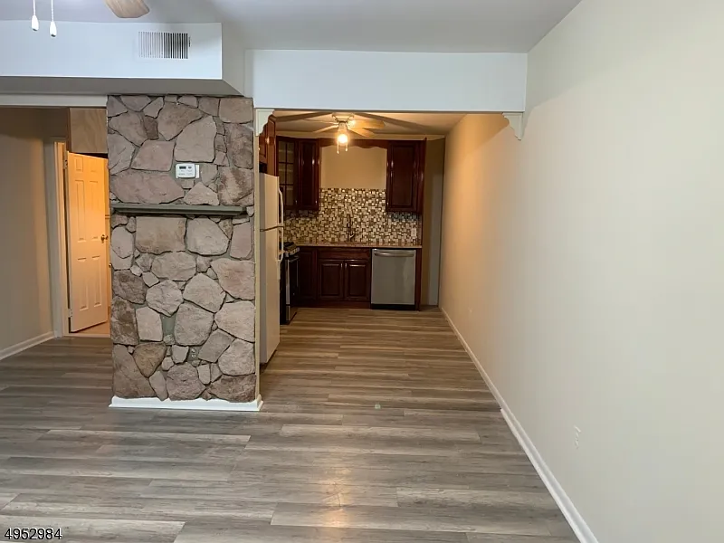 1 bed, 1.0 bath, $1,900 — Photo 4