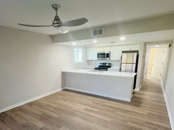 2504 Hidden Cove Dr, Moncks Corner, SC 29461