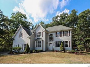 2 Aspen Ln, Sandy Hook, CT 06482