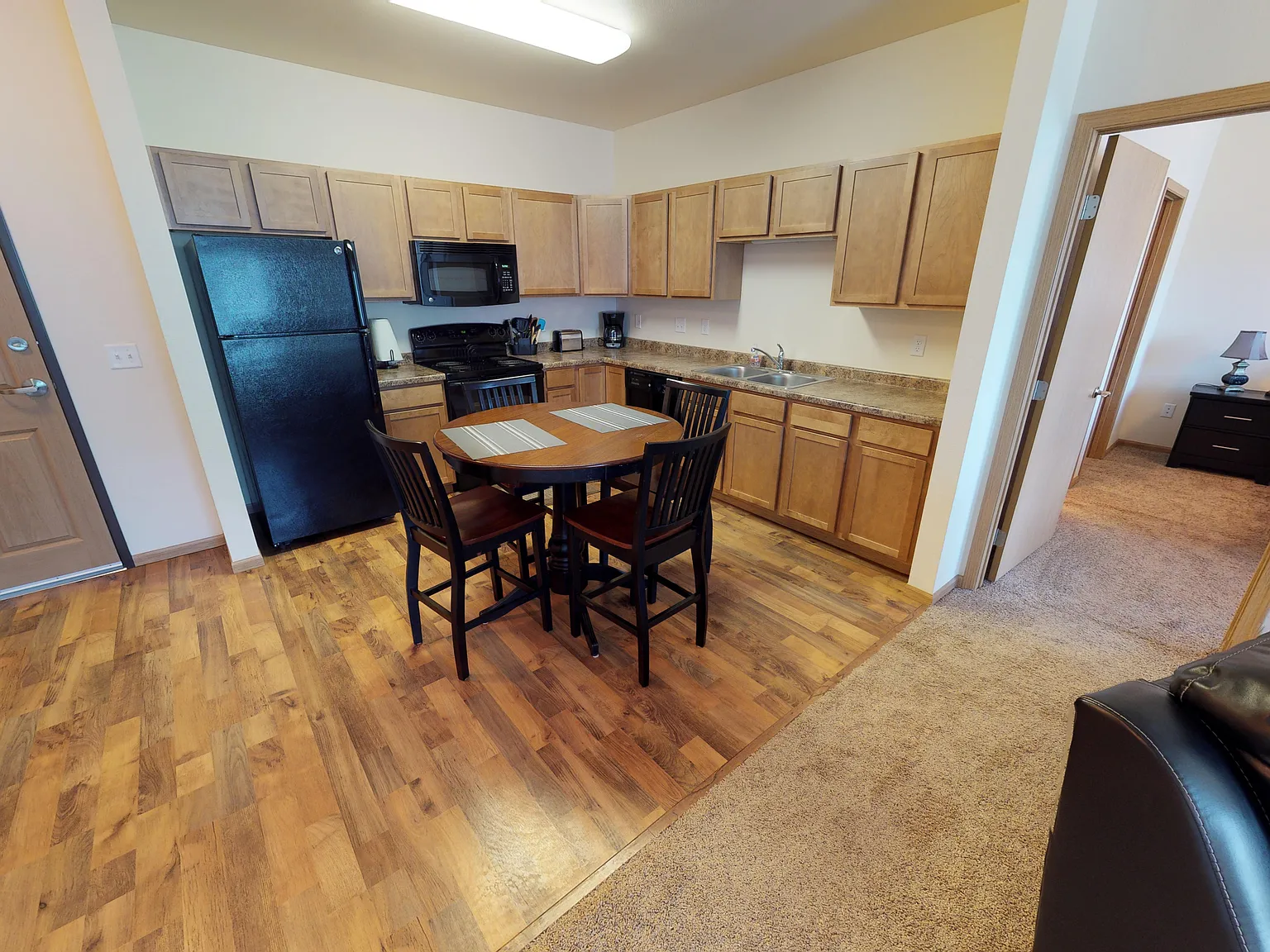 Amber Pointe Apartments — Photo 4