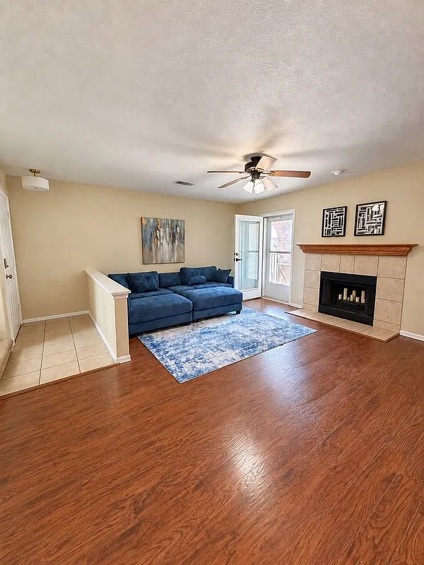 2 bed, 2.5 bath, 1140 sqft, $3,200 — Photo 3