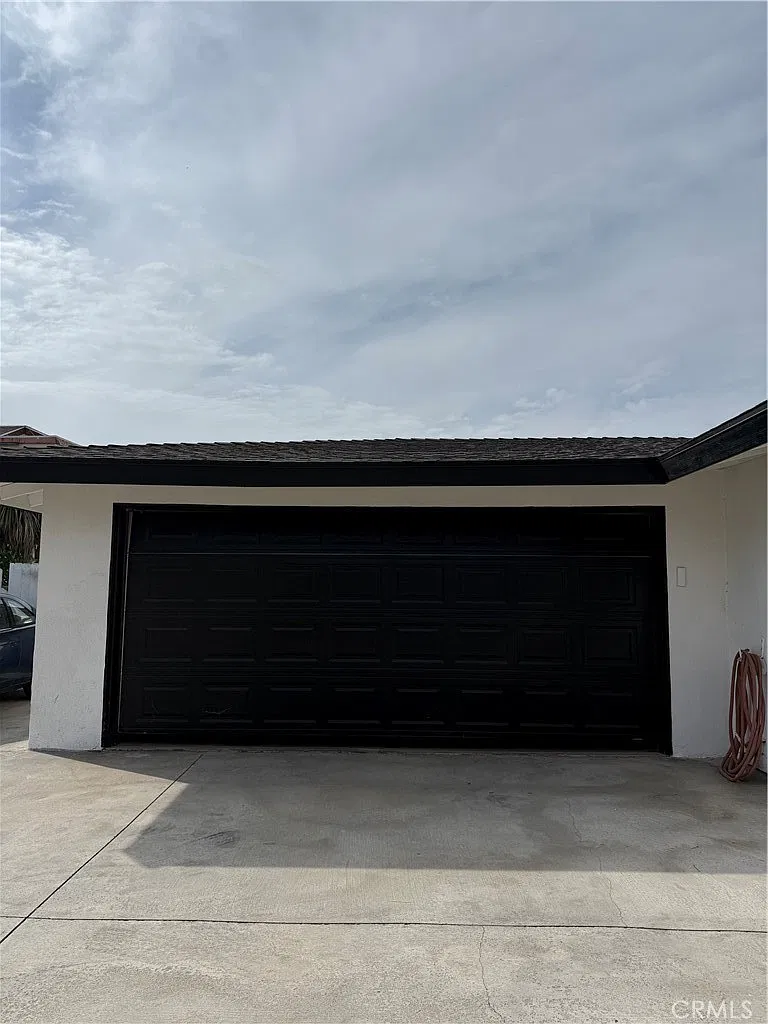 2 bed, 952 sqft, $3,200 — Photo 3