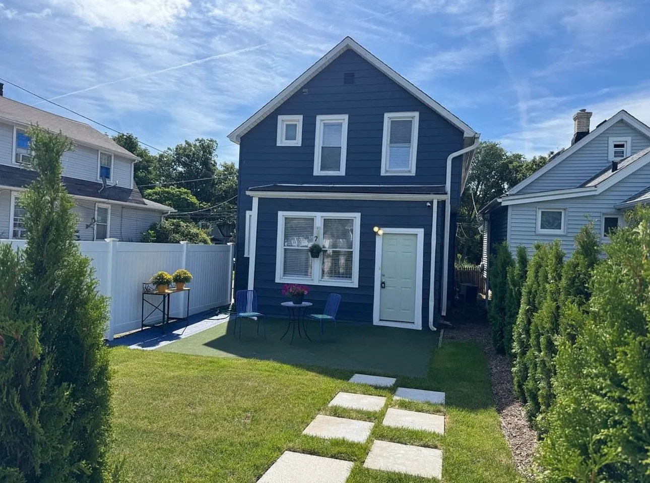 4 bed, 1878 sqft, $4,295 — Photo 2