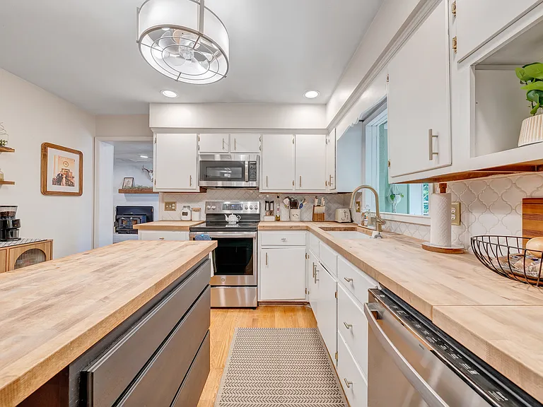 621 Aragona Dr — Photo 25