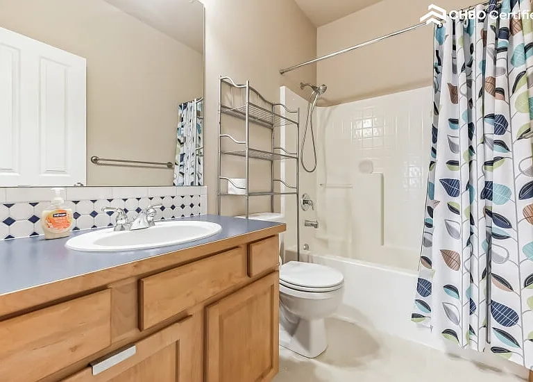 En Suite Full Bathroom in Guest Suite