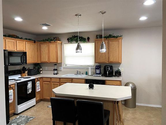 4th image of 1349 Fieldstone Dr