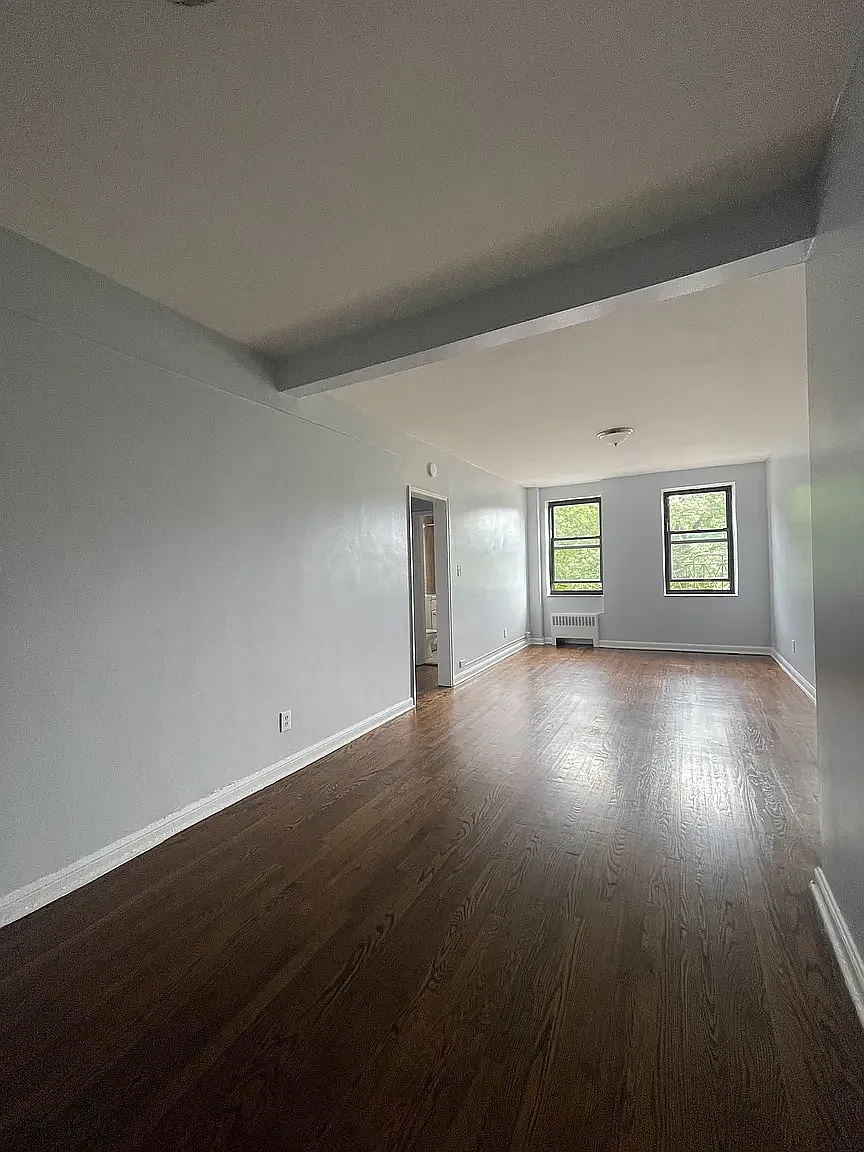 6237 Broadway — Photo 1
