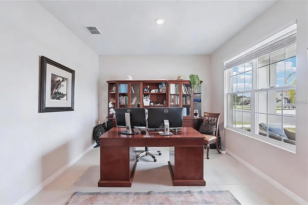 4 bed, 3.5 bath, 3316 sqft, $3,950 — Photo 4