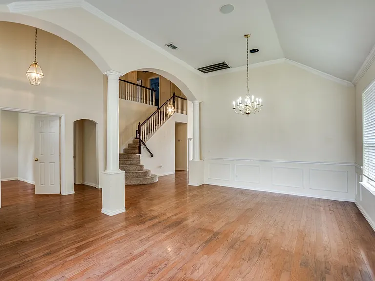 4529 Burnhill Dr — Photo 2