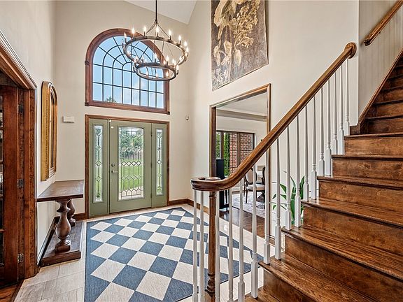 3rd image of 512 Laurel Oak Dr