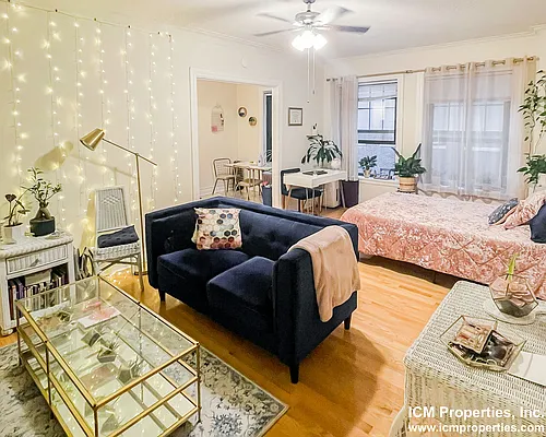 640 W Briar Pl #210 Photo 1