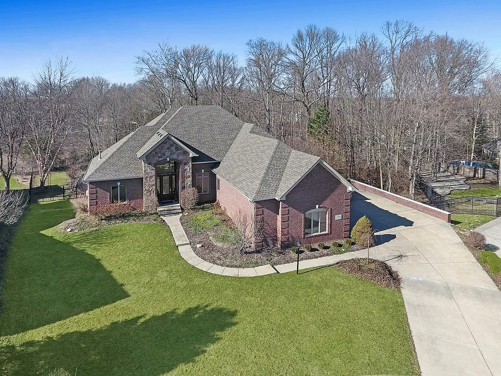 4614 Waters Edge Way photo 1