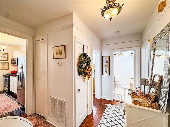5th image of 2828 Camp St APT 6