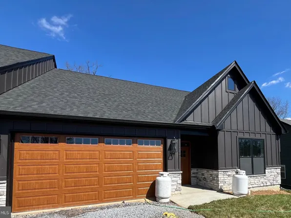 5 Lowe Dr, Shepherdstown, WV 25443