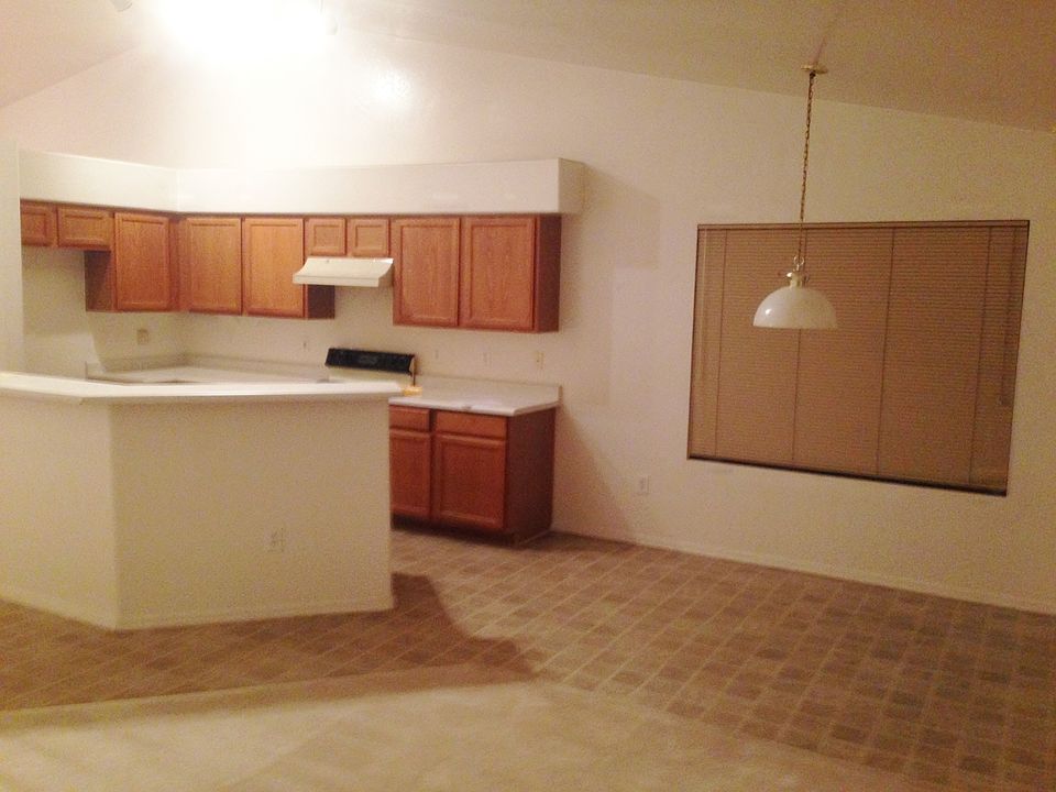 2nd image of 844 E Elgin St