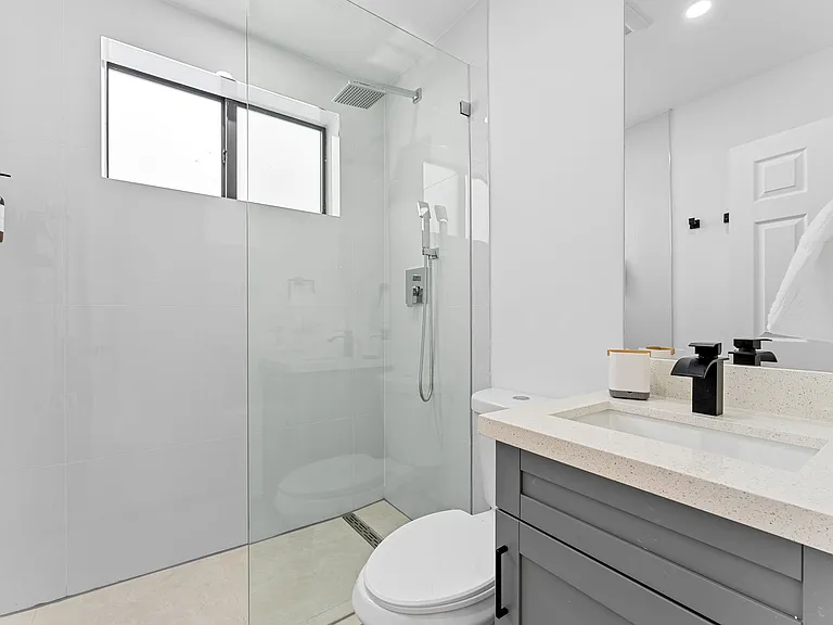 1144 SW 4th St #8 — Photo 14