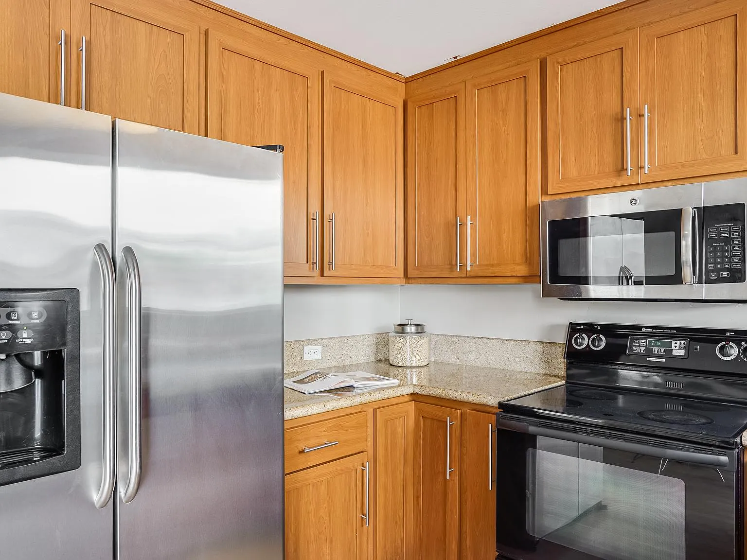 518 Everett Ave — Photo 3
