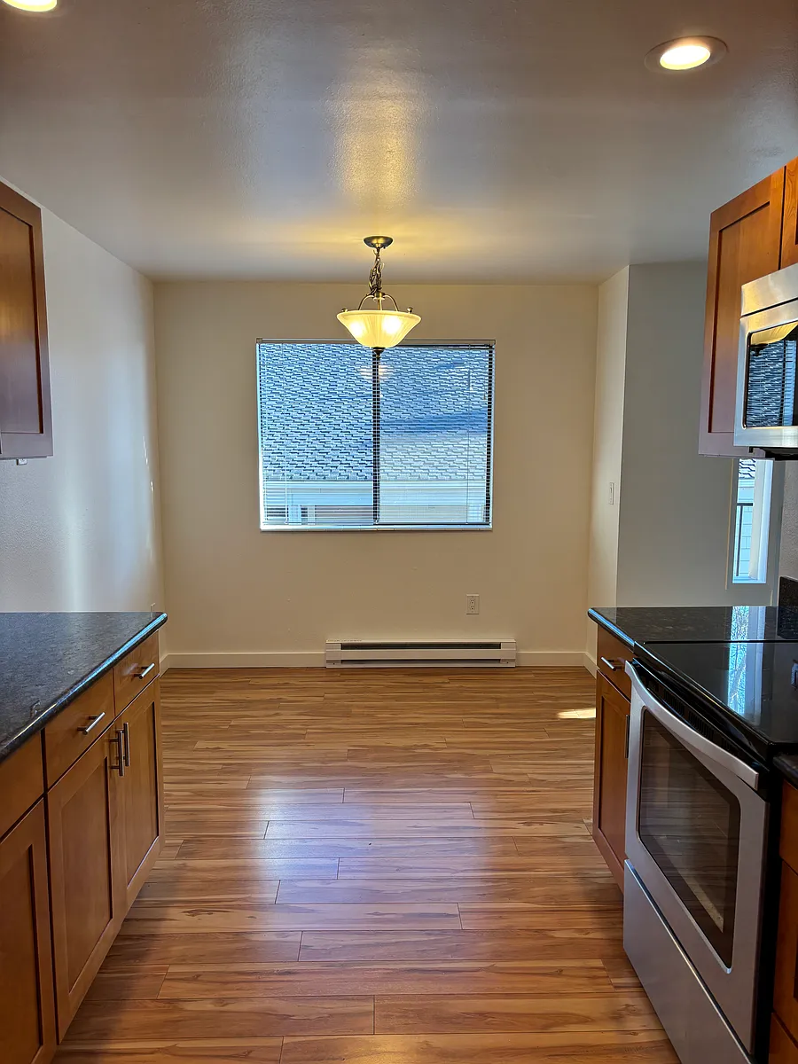 Building Photo - 1515 NE 148th St #303