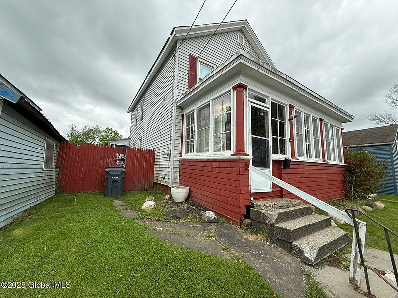 3rd image of 18 Carey Avenue