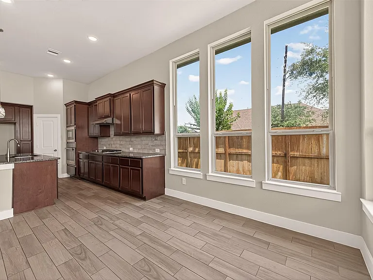 2619 Lilac Point Ln — Photo 13