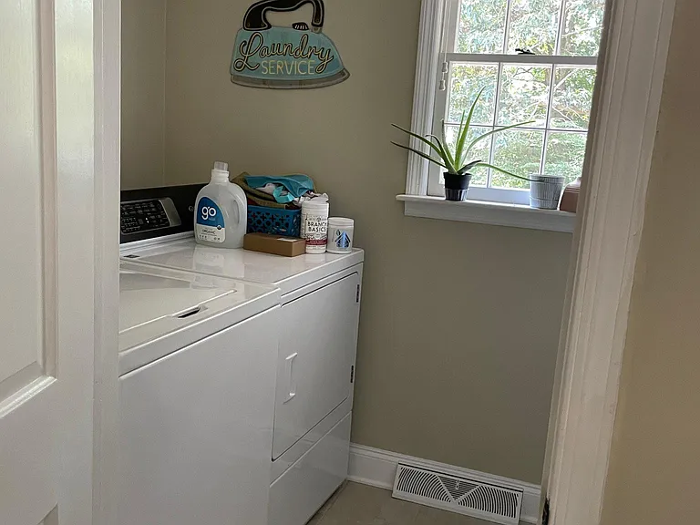4050 Dresden Dr — Photo 20