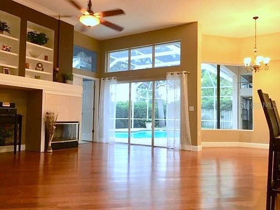 3rd image of 118 Old Oak Cir