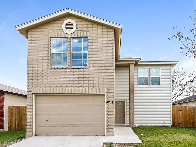 4234 Sunrise Cove Dr — Photo 1