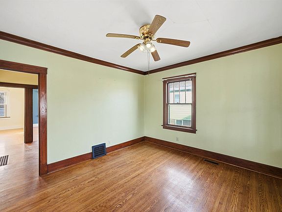 5th image of 2005 N Prospect Rd