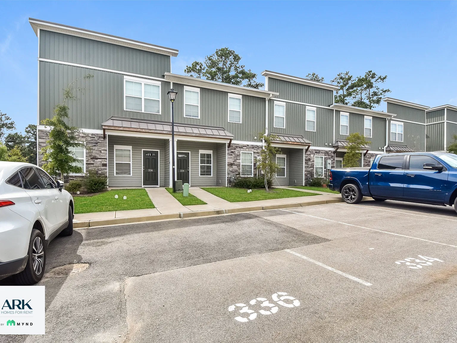 2 bed, 2.5 bath, 1428 sqft, $1,625 — Photo 2