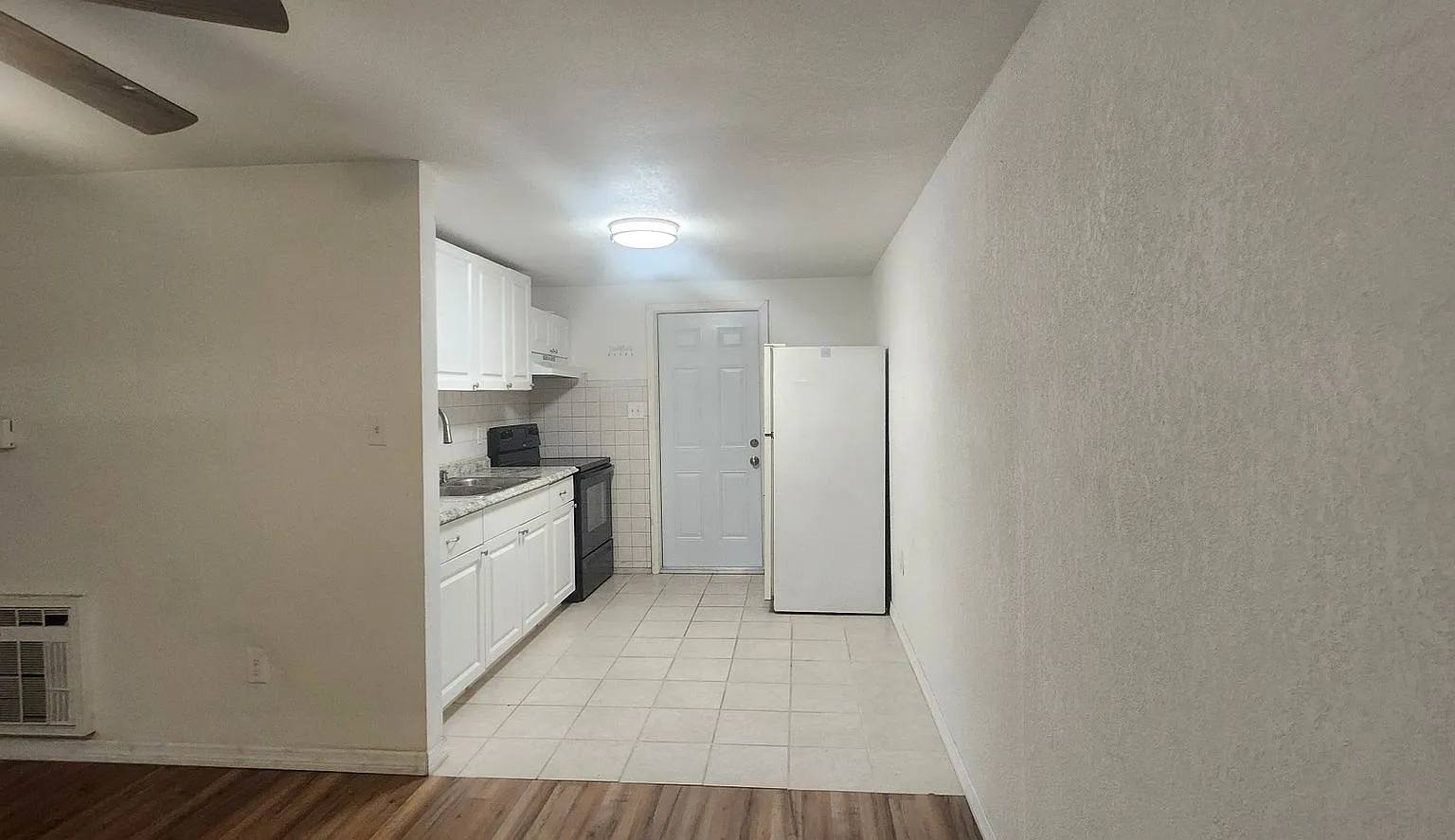 Charming 2 bedroom, 1 Bath — Photo 3